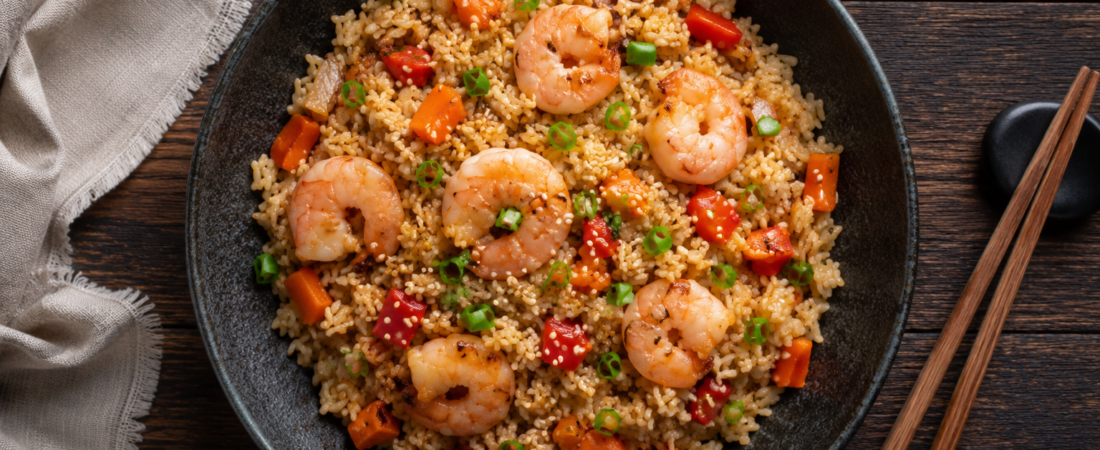 Salteado de arroz sin gluten con gambas — receta rápida en 25 minutos